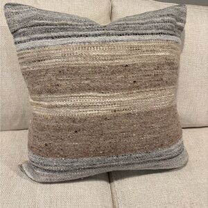 Pottery Barn 22x22 inch pillow cover.